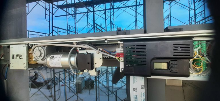 CÓ NÊN LẮP CỬA KÍNH TỰ ĐÓNG MỞ CHO NHÀ HÀNG, VĂN PHÒNG?